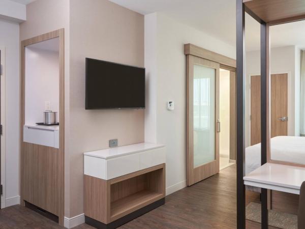 SpringHill Suites by Marriott Orlando Lake Nona : photo 4 de la chambre suite lit king-size avec lit gigogne