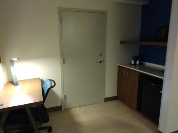 Holiday Inn Express Hotel & Suites Albuquerque Midtown, an IHG Hotel : photo 2 de la chambre chambre standard