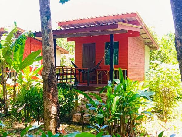 Lanta Maikeaw Bungalow : photo 9 de la chambre bungalow standard