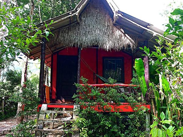 Lanta Maikeaw Bungalow : photo 1 de la chambre chambre triple - vue sur jardin