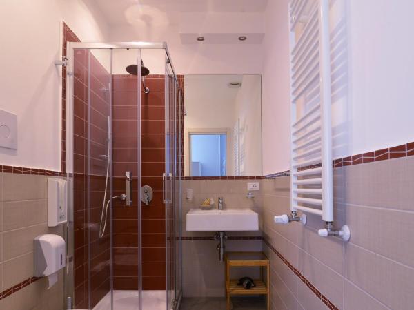 B&B Le Porte Del Centro : photo 6 de la chambre chambre double ou lits jumeaux avec salle de bains privative