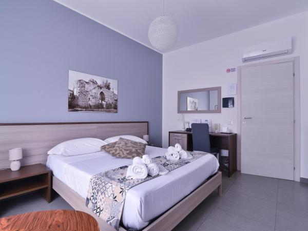 B&B Le Porte Del Centro : photo 3 de la chambre chambre double avec salle de bains privative