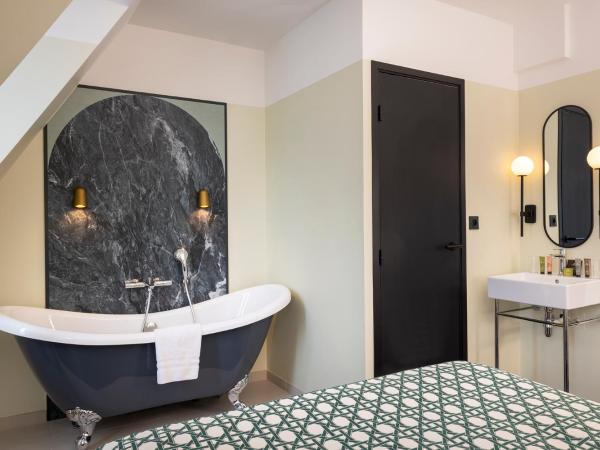Avalon Cosy Hotel Paris : photo 1 de la chambre chambre double exécutive avec baignoire