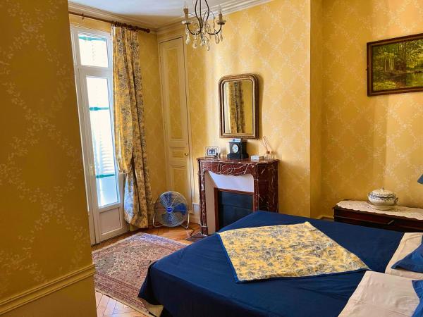 LE JARDIN DU VENDOME : photo 4 de la chambre chambre double avec salle de bains privative