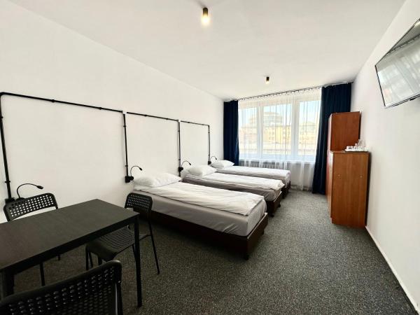 BLUE Hostel - Private Rooms by Friendly Hostel : photo 6 de la chambre chambre triple