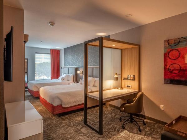 SpringHill Suites Dallas Central Expressway : photo 7 de la chambre suite 2 lits queen-size avec lit gigogne