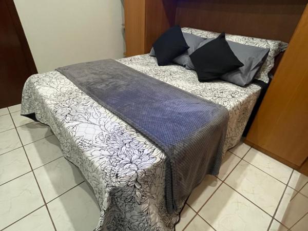 Suíte Próxima Ao Metrô Penha !!! : photo 3 de la chambre chambre triple avec baignoire