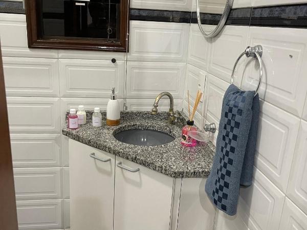 Suíte Próxima Ao Metrô Penha !!! : photo 6 de la chambre chambre triple avec baignoire