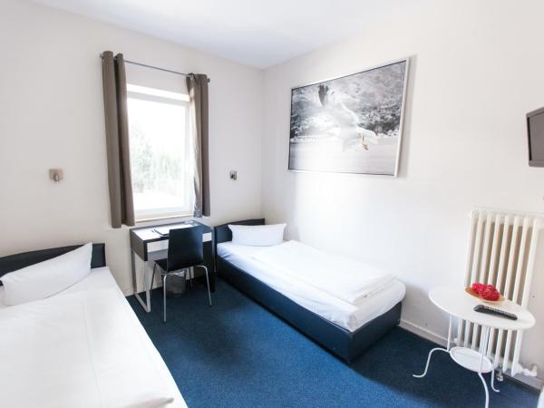 Arcade Hotel & Hostel Hamburg : photo 6 de la chambre chambre double ou lits jumeaux avec toilettes communes
