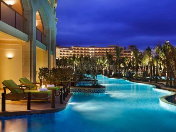 Sheraton Sanya Haitang Bay Resort : photo 1 de la chambre grande chambre lit king-size avec accès à la piscine