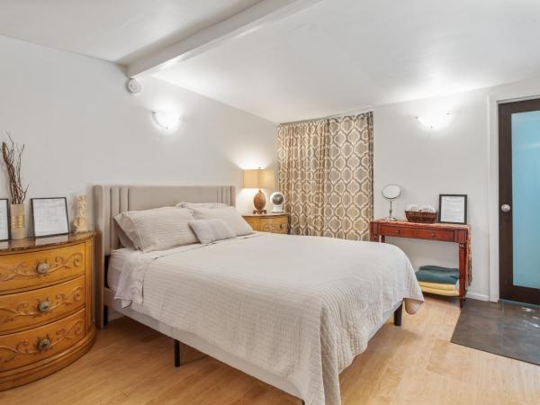 Private Studio City Guest House : photo 4 de la chambre chambre double avec salle de bains privative