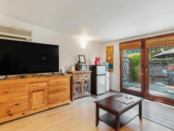 Private Studio City Guest House : photo 7 de la chambre chambre double avec salle de bains privative