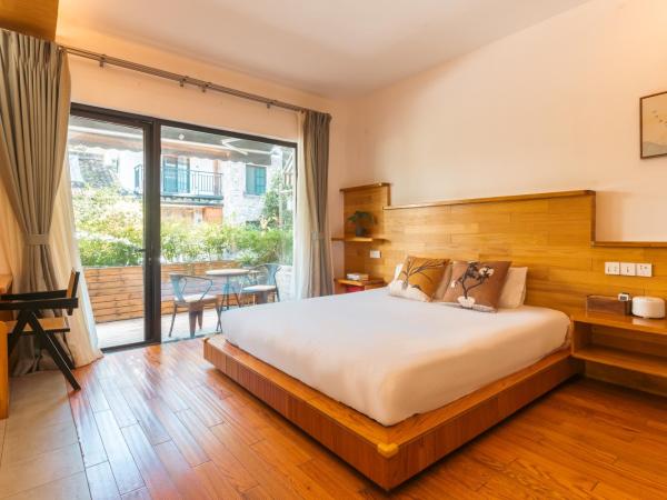 MK Inn : photo 1 de la chambre chambre lit king-size - vue sur jardin