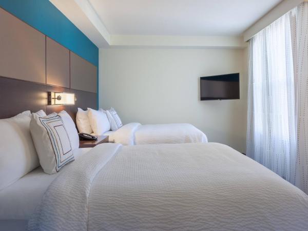 Residence Inn by Marriott Orlando Downtown : photo 1 de la chambre suite 2 chambres avec 1 lit king-size et 2 lits queen-size