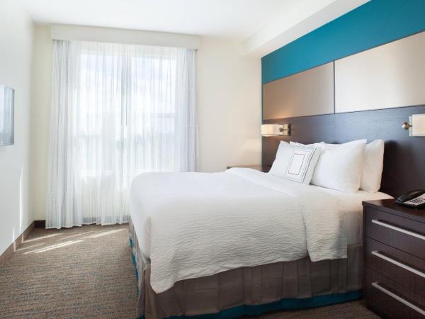 Residence Inn by Marriott Orlando Downtown : photo 2 de la chambre suite 2 chambres avec 1 lit king-size et 2 lits queen-size
