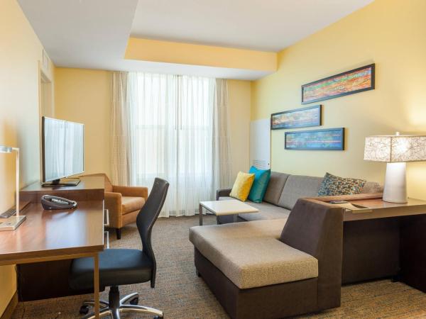 Residence Inn by Marriott Orlando Downtown : photo 3 de la chambre suite 2 chambres avec 1 lit king-size et 2 lits queen-size