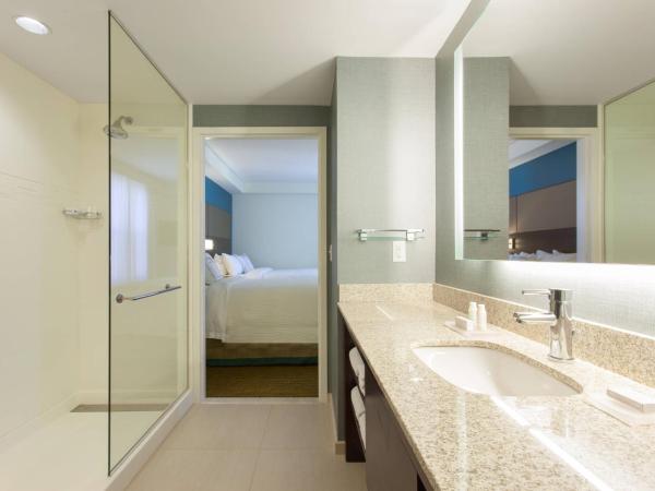 Residence Inn by Marriott Orlando Downtown : photo 5 de la chambre suite 2 chambres avec 1 lit king-size et 2 lits queen-size