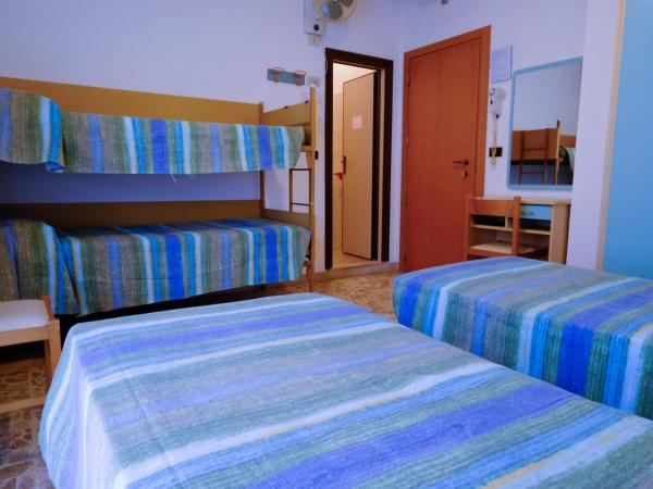 Hotel Chiara : photo 10 de la chambre chambre triple basique