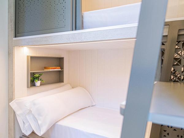 COEO Pod Hostel - Part of COEO Experience : photo 2 de la chambre chambre lits jumeaux avec salle de bains commune