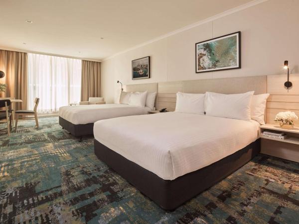 Rydges Darling Square Apartment Hotel : photo 1 de la chambre chambre supérieure avec 2 lits queen-size