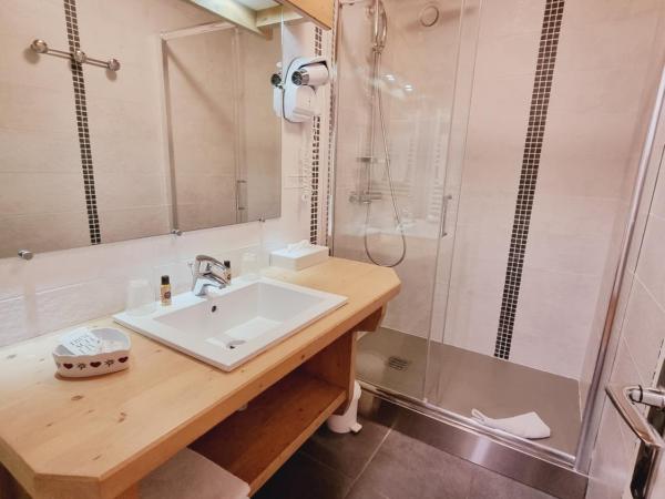 Hôtel Le Sporting : photo 5 de la chambre chambre lits jumeaux