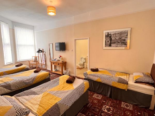 Castle Lodge Guest House 86-88 Sheil Rd L6 3AF : photo 4 de la chambre chambre familiale (4 adultes) 