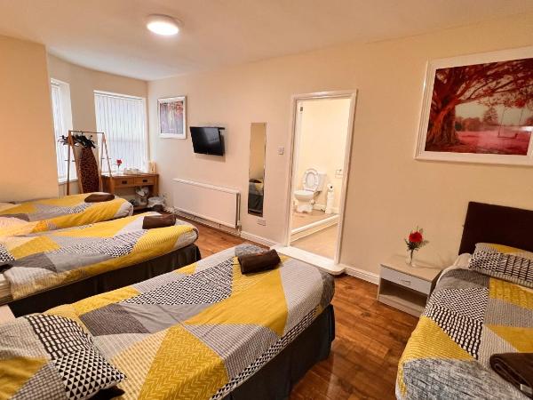 Castle Lodge Guest House 86-88 Sheil Rd L6 3AF : photo 1 de la chambre chambre familiale (4 adultes) 