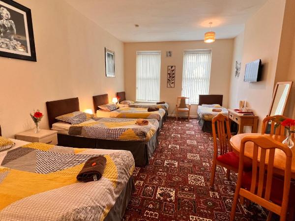 Castle Lodge Guest House 86-88 Sheil Rd L6 3AF : photo 2 de la chambre chambre familiale (5 adultes)