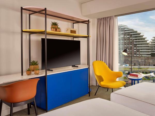 art'otel London Battersea Power Station, Powered by Radisson Hotels : photo 4 de la chambre chambre lit king-size art