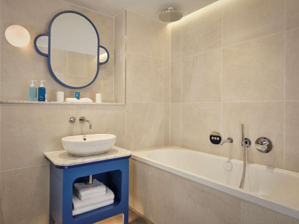 art'otel London Battersea Power Station, Powered by Radisson Hotels : photo 9 de la chambre suite junior