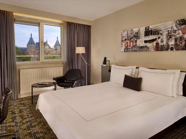 Park Plaza Victoria Amsterdam : photo 3 de la chambre chambre suprieure lit king-size - vue sur canal