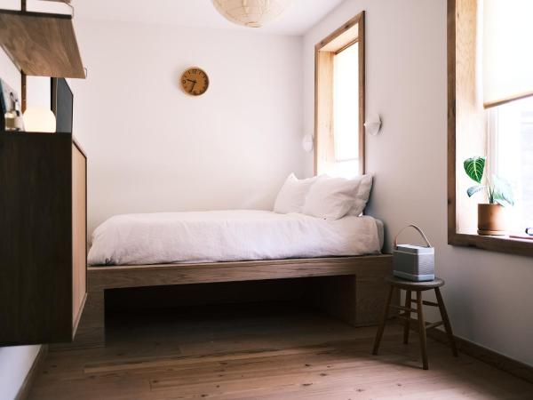 guesthouse by good neighbor : photo 1 de la chambre chambre lit queen-size - vue sur jardin