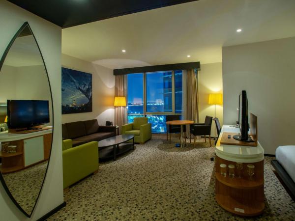 DoubleTree By Hilton Istanbul - Moda : photo 1 de la chambre suite junior lits jumeaux avec vue sur mer
