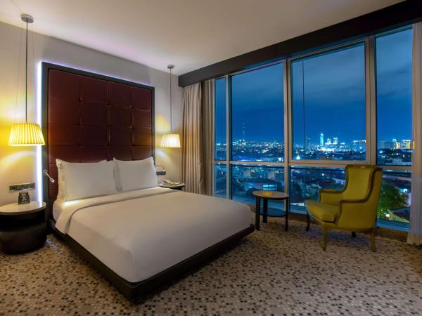 DoubleTree By Hilton Istanbul - Moda : photo 1 de la chambre chambre lit king-size - vue sur ville