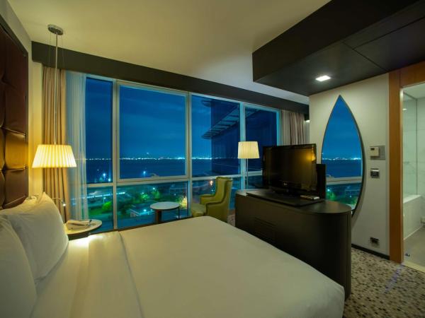 DoubleTree By Hilton Istanbul - Moda : photo 2 de la chambre chambre lit king-size deluxe - vue sur mer