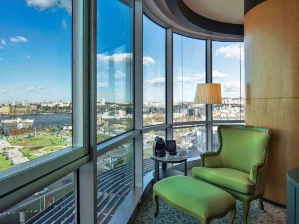 DoubleTree By Hilton Istanbul - Moda : photo 3 de la chambre chambre d'angle avec lit king-size - vue sur mer