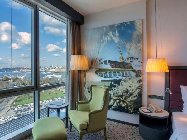 DoubleTree By Hilton Istanbul - Moda : photo 1 de la chambre chambre deluxe lit king-size premium - vue sur mer