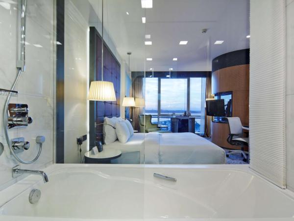 DoubleTree By Hilton Istanbul - Moda : photo 3 de la chambre chambre lit king-size deluxe - vue sur mer