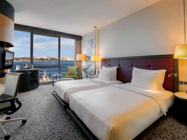 DoubleTree By Hilton Istanbul - Moda : photo 1 de la chambre chambre deluxe lits jumeaux premium - vue sur mer