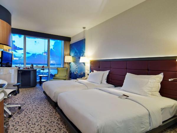 DoubleTree By Hilton Istanbul - Moda : photo 1 de la chambre chambre lits jumeaux deluxe - vue sur mer