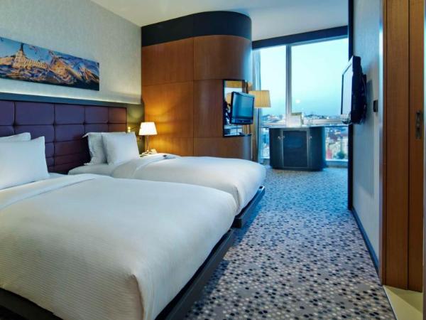 DoubleTree By Hilton Istanbul - Moda : photo 2 de la chambre chambre lits jumeaux - vue sur ville