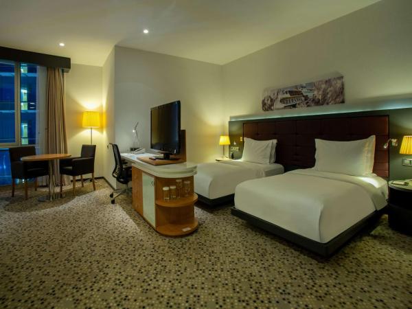 DoubleTree By Hilton Istanbul - Moda : photo 2 de la chambre suite junior lits jumeaux avec vue sur mer