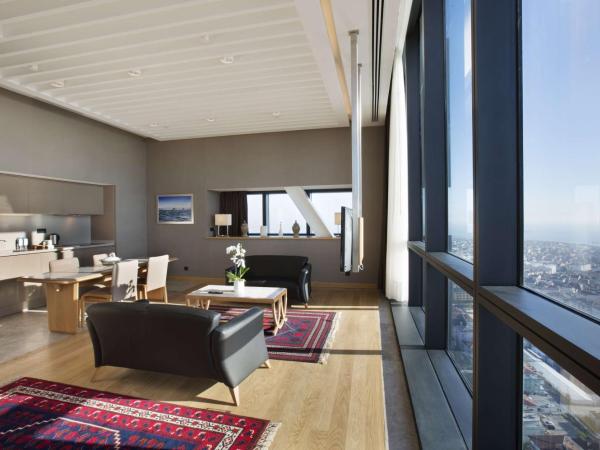 DoubleTree by Hilton Istanbul-Avcilar : photo 2 de la chambre suite lit king-size en duplex avec vue