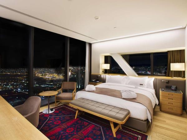 DoubleTree by Hilton Istanbul-Avcilar : photo 3 de la chambre suite avec 1 chambre lit king-size 