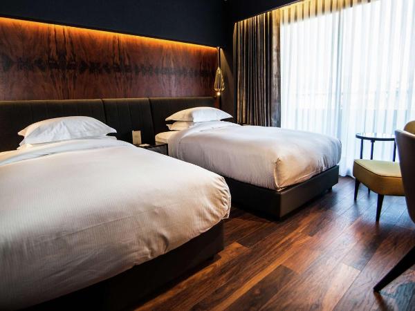 DoubleTree By Hilton Izmir Airport : photo 2 de la chambre chambre lits jumeaux supérieure