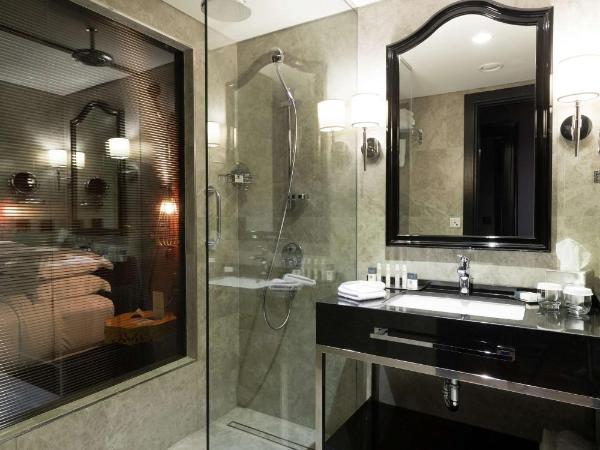 DoubleTree By Hilton Izmir Airport : photo 2 de la chambre chambre lit king-size supérieure