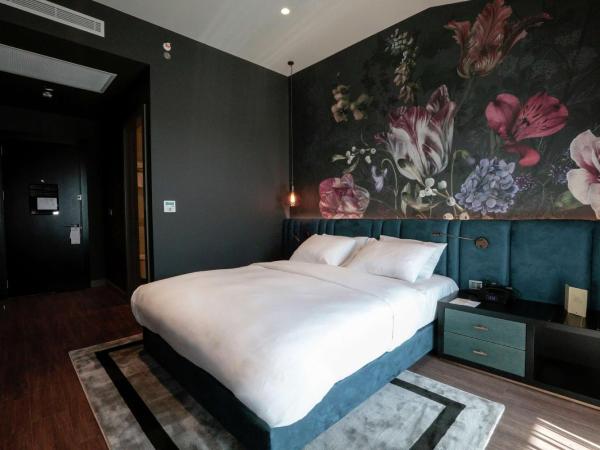 DoubleTree By Hilton Izmir Airport : photo 2 de la chambre chambre lit king-size