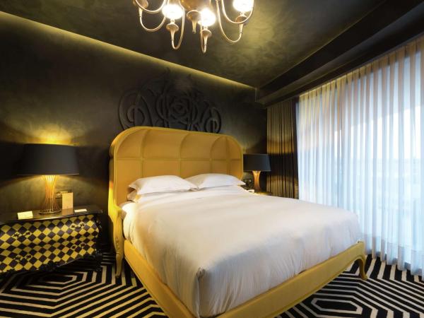 DoubleTree By Hilton Izmir Airport : photo 2 de la chambre chambre lit king-size deluxe