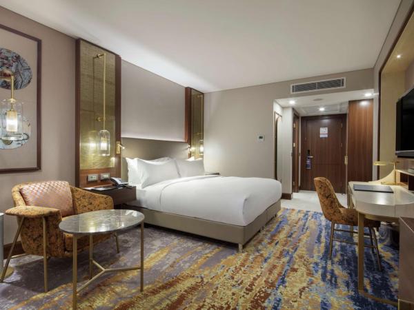 Doubletree By Hilton Antalya City Centre : photo 2 de la chambre chambre lit king-size