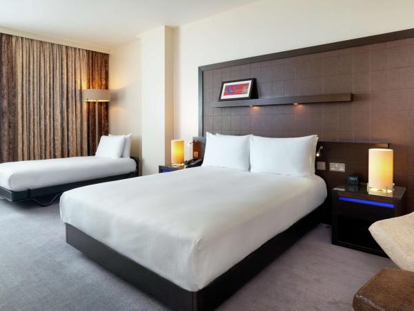 Hilton London Canary Wharf : photo 1 de la chambre chambre familiale avec lit double
